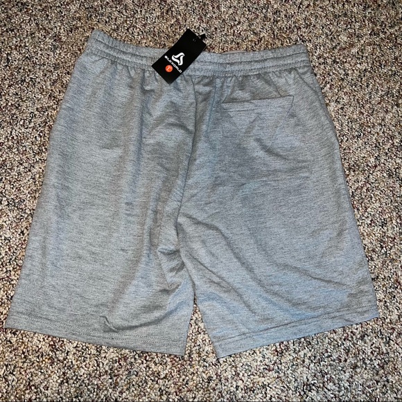 Silkworld Gray shorts with pockets size large - Picture 6 of 6